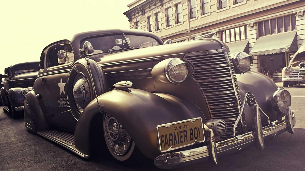 Airport runway and aircraft operations illustrating travel reliability considerations.